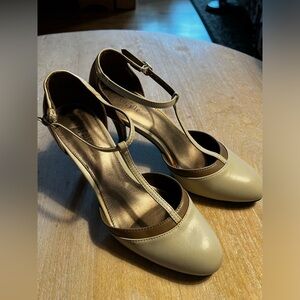 Ladies T-strap Shoes